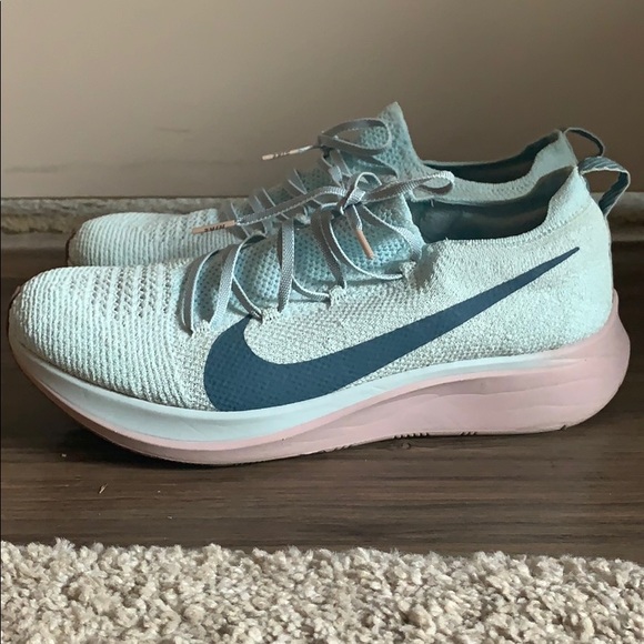 Nike Women’s zoom fly flyknit - Picture 3 of 4
